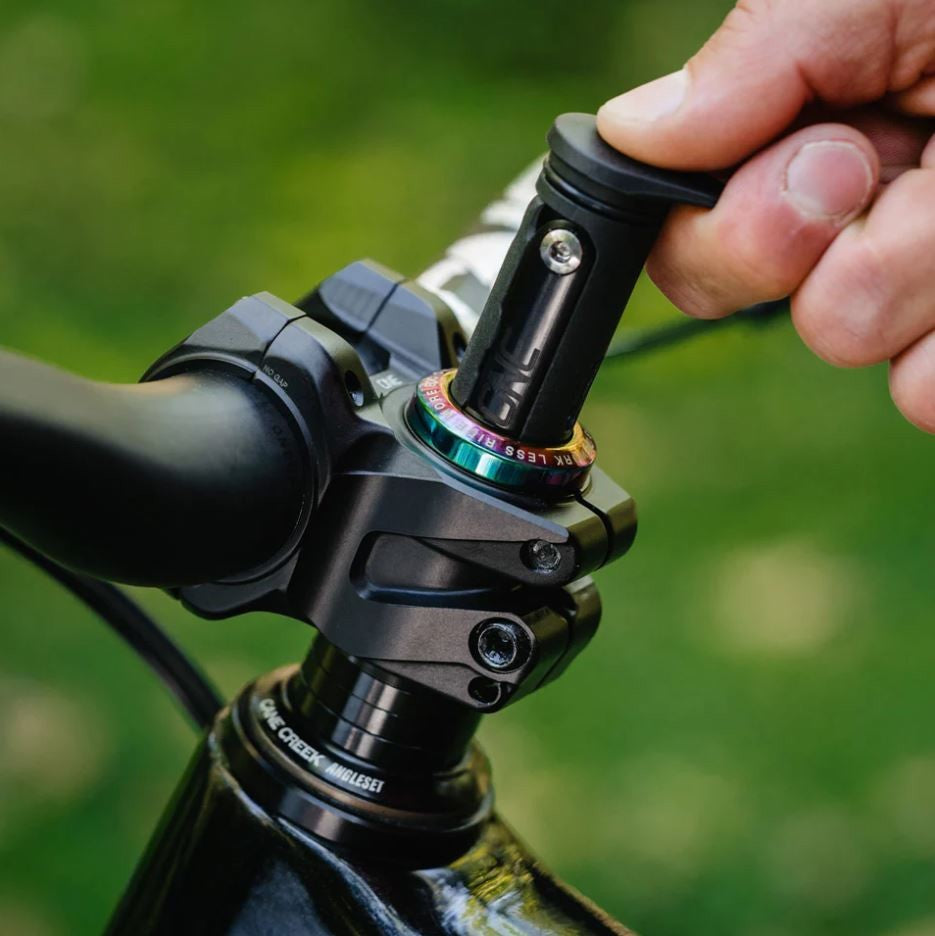 Oneup Components Edc V2 Threadless Carrier [cl:black]