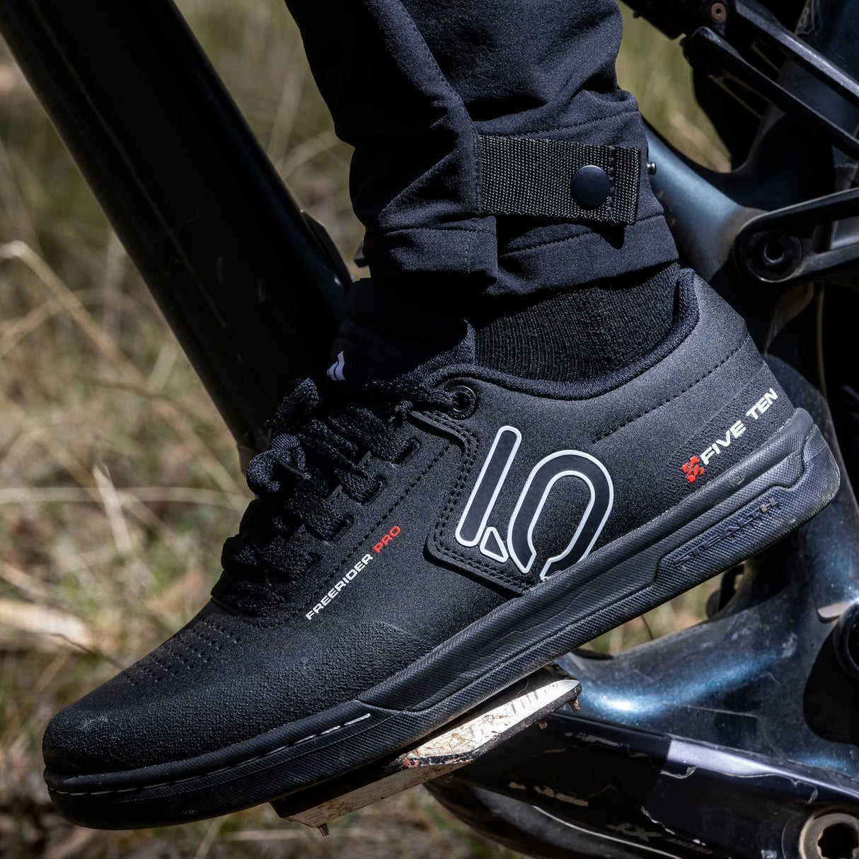 Five Ten Freerider Pro - Flat - Core Black / White / Red [sz:us 10]