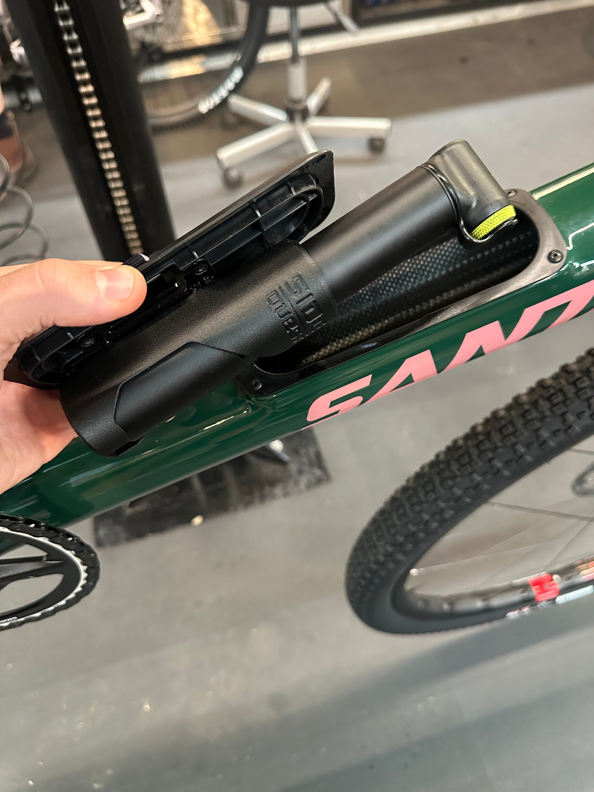 Side Quest - Pump Mount - For Santa Cruz Frame + Oneup Edc 70cc Pump