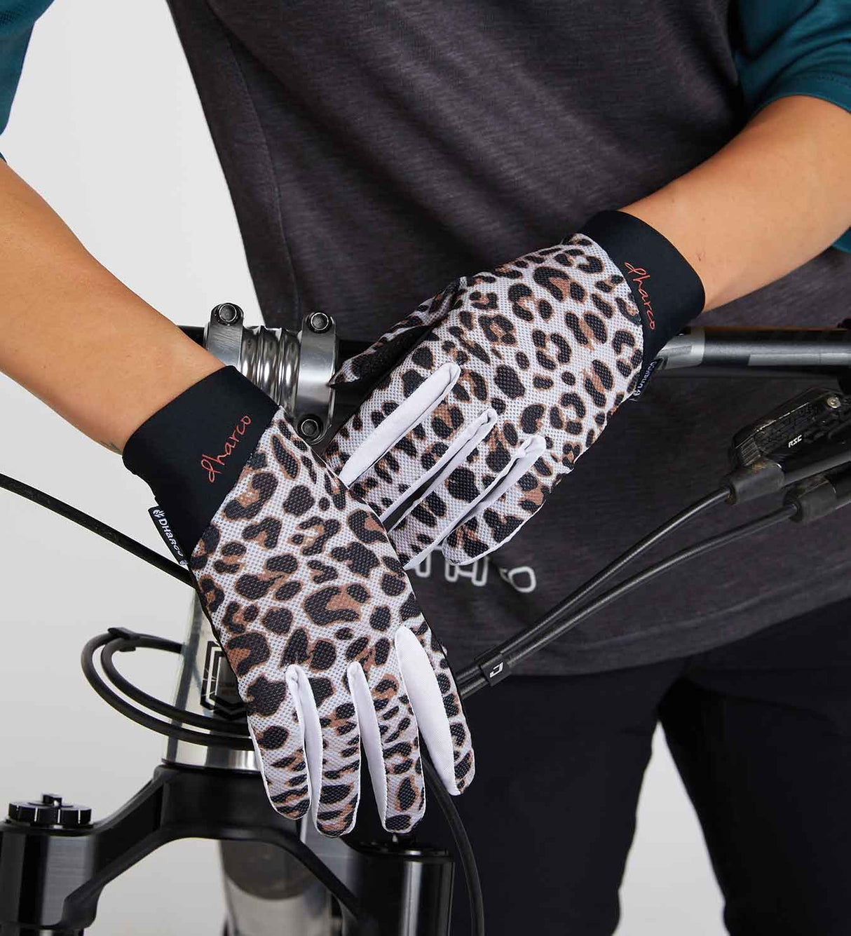 Dharco Womens Gloves Leopard [sz:small]